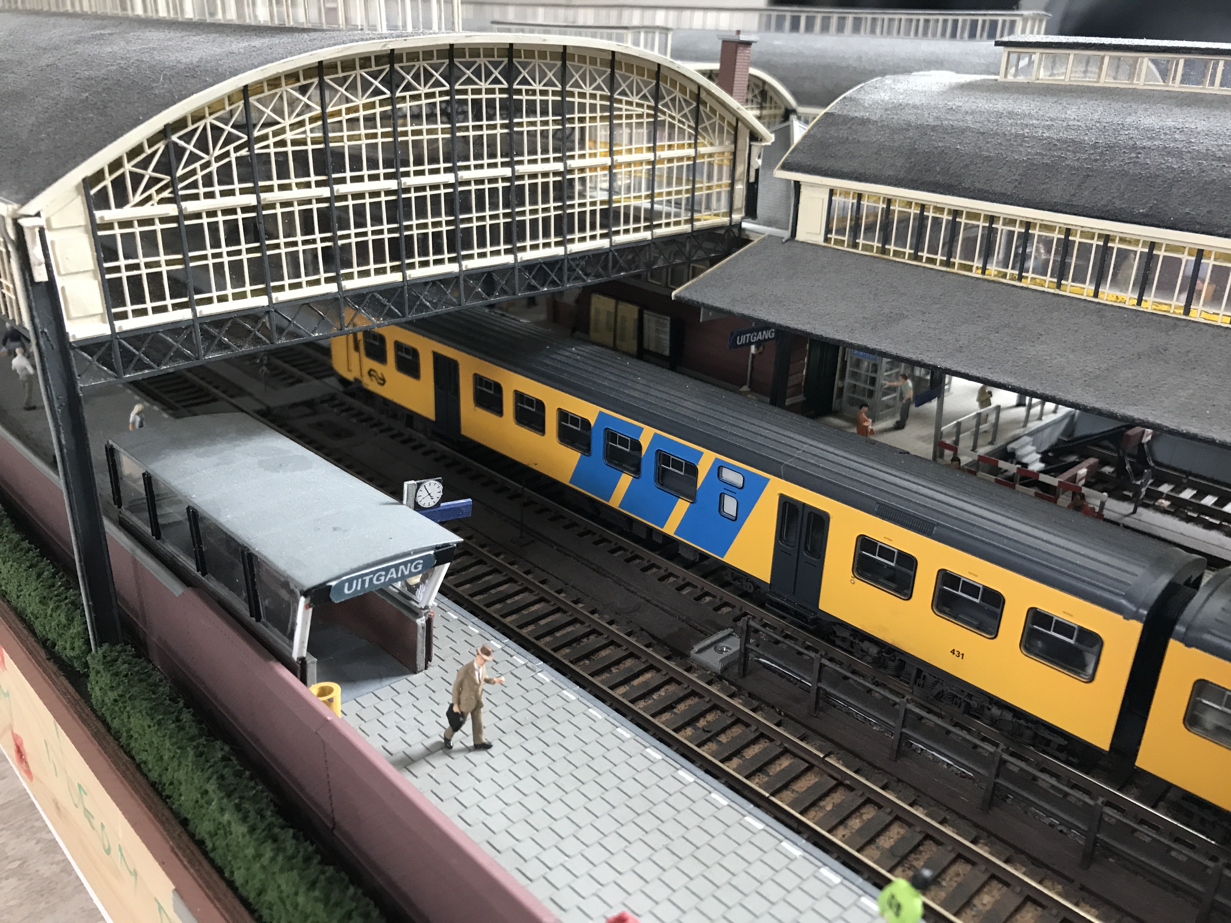 Henks Modelbouw – Stations overkapping